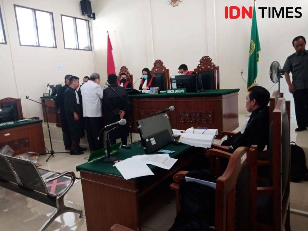 Saksi ahli dari dr forensi yang memberikan keterangan dalam sidang kekerasan di kerangkeng Bupati Langkat Nonaktif Terbit Rencana Perangin angin (IDN Times/ Bambang Suhandoko)