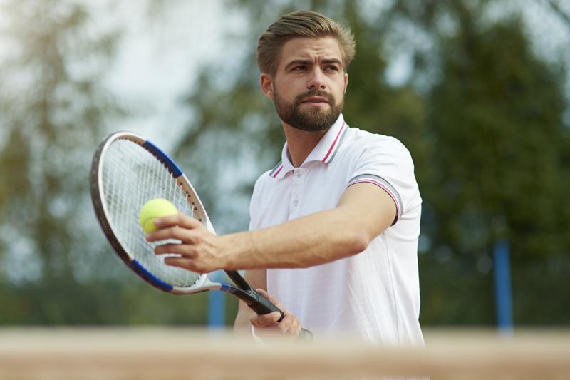 6 Perlengkapan Tenis Lapangan yang Utama, Bukan Cuma Raket!
