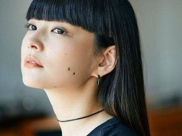 Kozue Akimoto (instagram.com/akimoto_kozue)