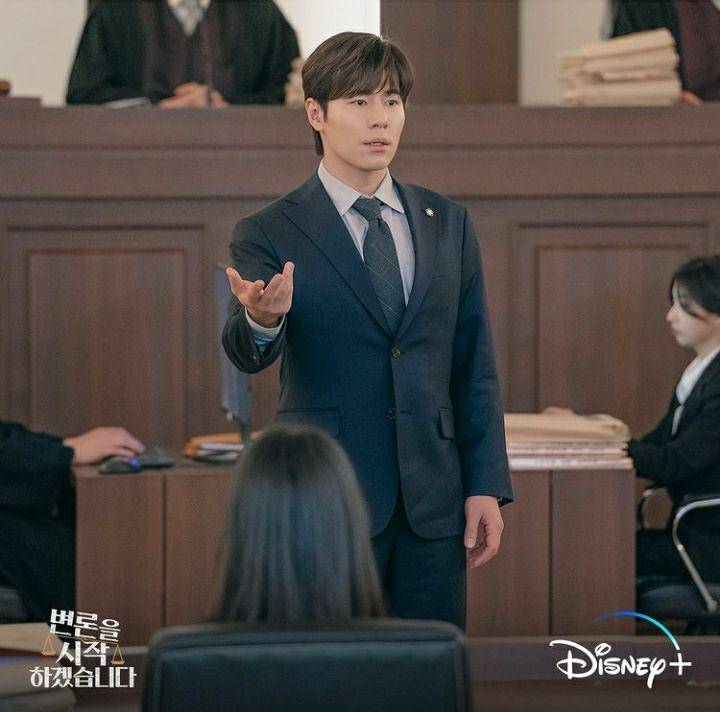 Lee Kyu Hyung di May It Please the Court (instagram.com/disneypluskr)