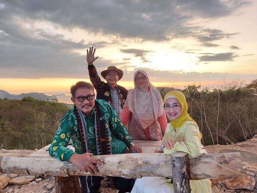 potret Desy Ratnasari liburan ke Labuan Bajo (instagram.com/desyratnasariterdepan)