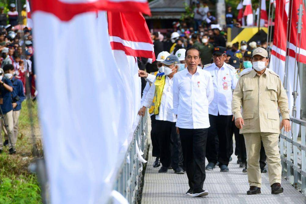Presiden Joko "Jokowi" Widodo meresmikan Jembatan Gantung Wear Fair (dok.Biro Pers, Media, dan Informasi Sekretariat Presiden)