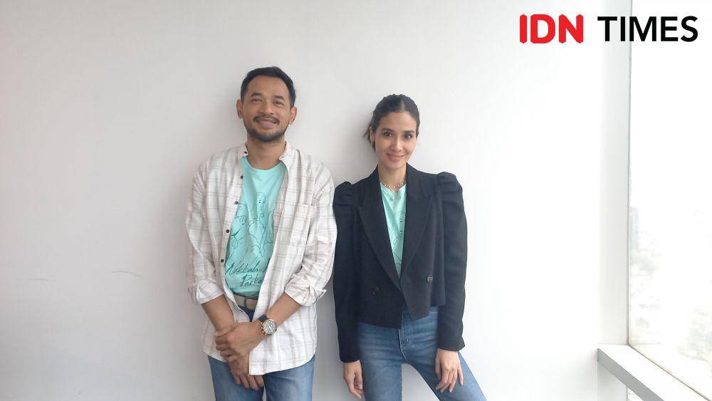 Oka Antara dan Marsha Timothy, pemeran film Nokta Merah Perkawinan saat diwawancarai di IDN Media HQ pada Kamis (15/9/2022) (dok. IDN Times/Ines Sela Melia)