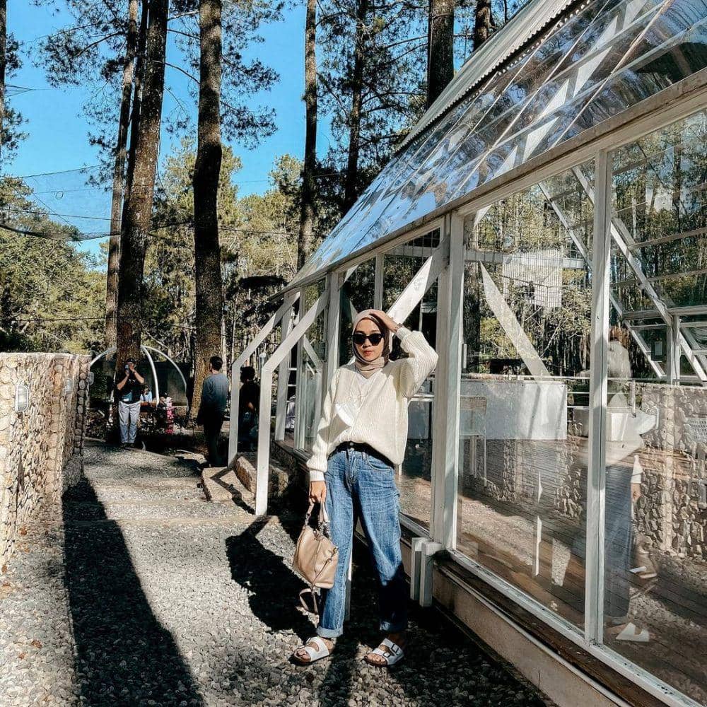 padu padan outfit hijab kasual ala Putri Melati (instagram.com/putrimelatii)