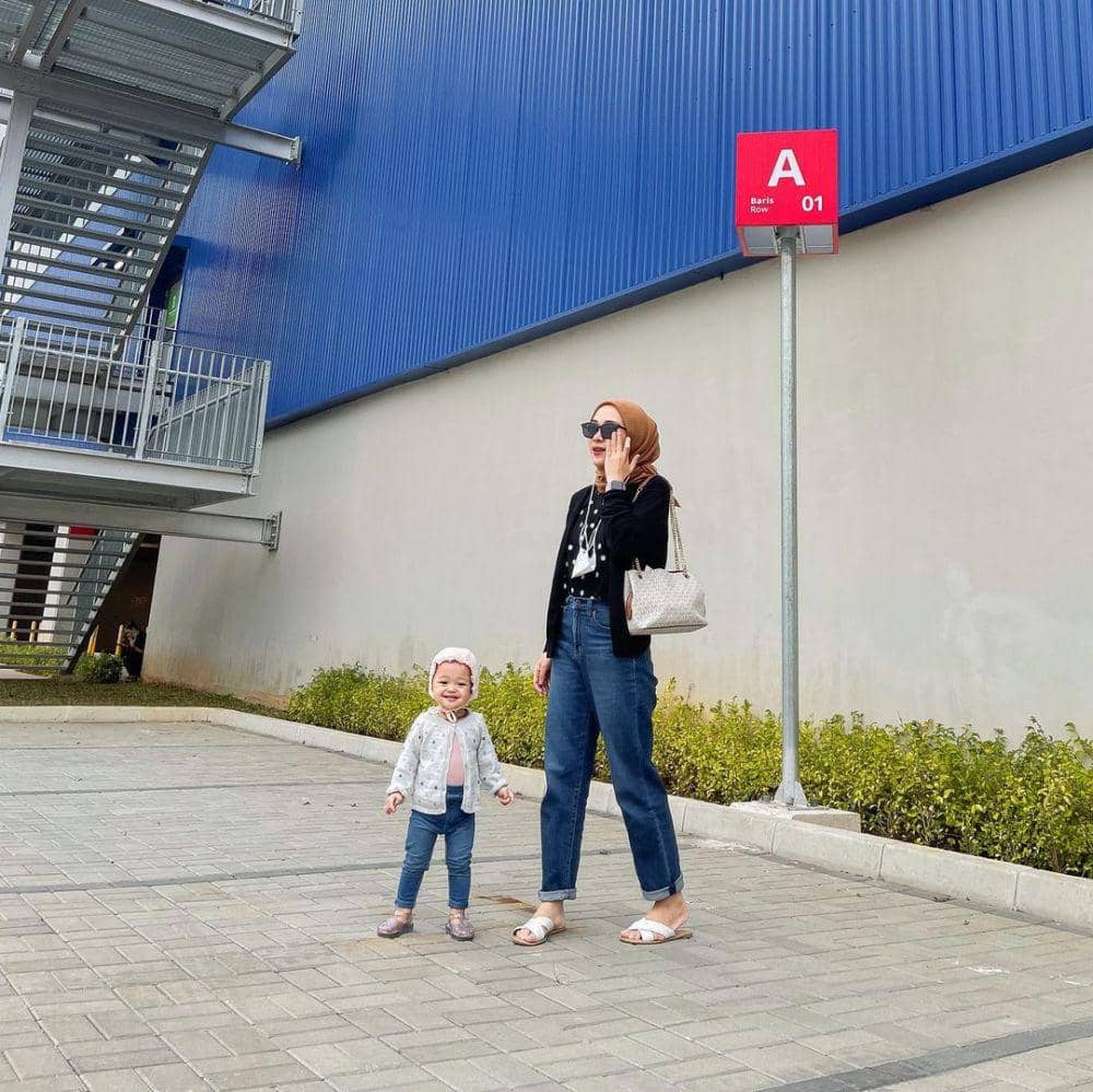 padu padan outfit hijab kasual ala Putri Melati (instagram.com/putrimelatii)