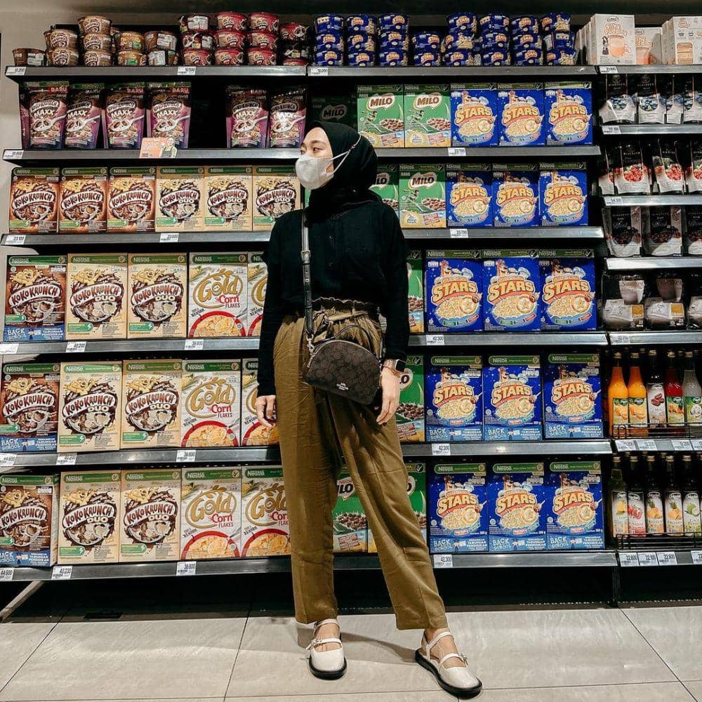 padu padan outfit hijab kasual ala Putri Melati (instagram.com/putrimelatii)