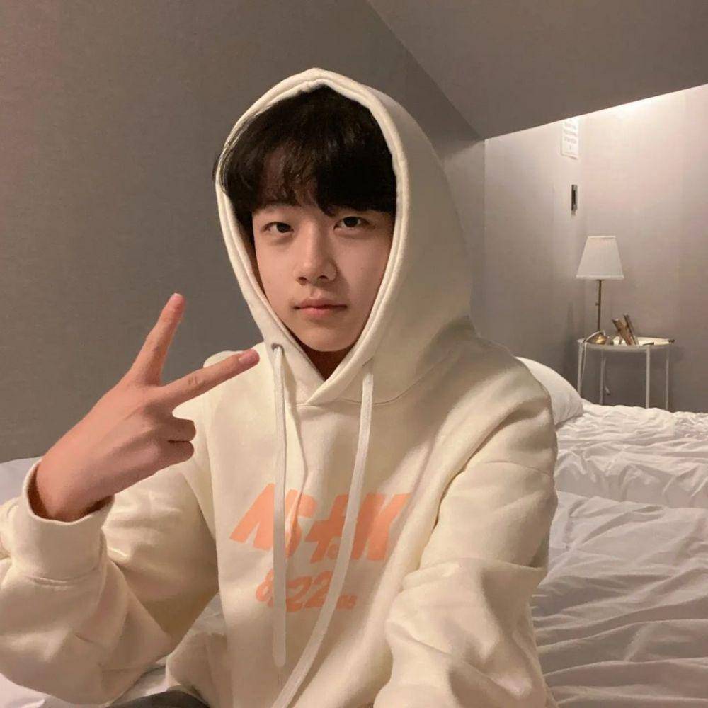 Park Ha Jun (instagram.com/hajune0725)