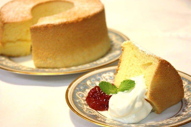 Ilustrasi vanilla chiffon cake (eatlikepinoy.com)
