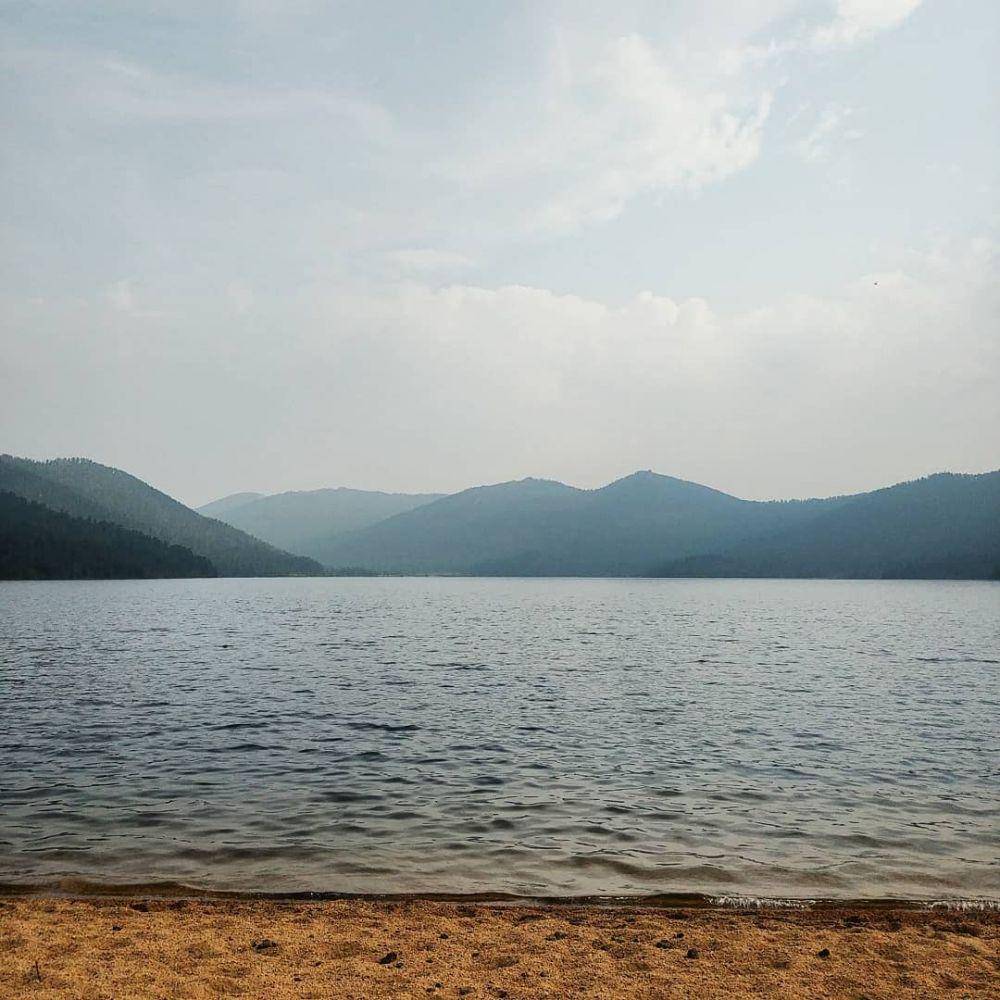 Danau Khagiin Khar (instagram.com/bellaule)