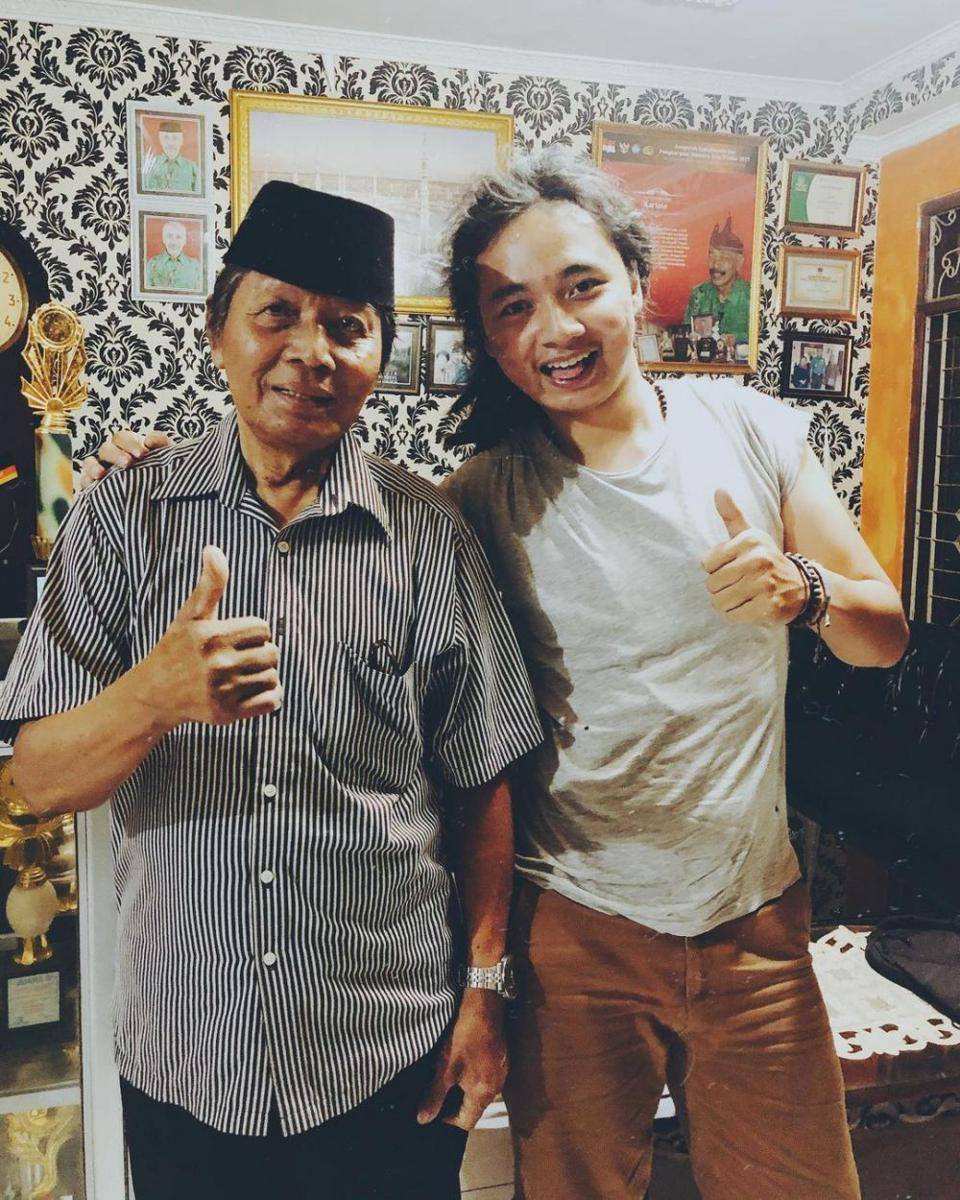 Cak Sapari bersama penggemar. (instagram.com/haikaldamara)