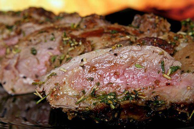 ilustrasi daging sapi yang sedang dimarinasi (pixabay.com/Shutterbug75)