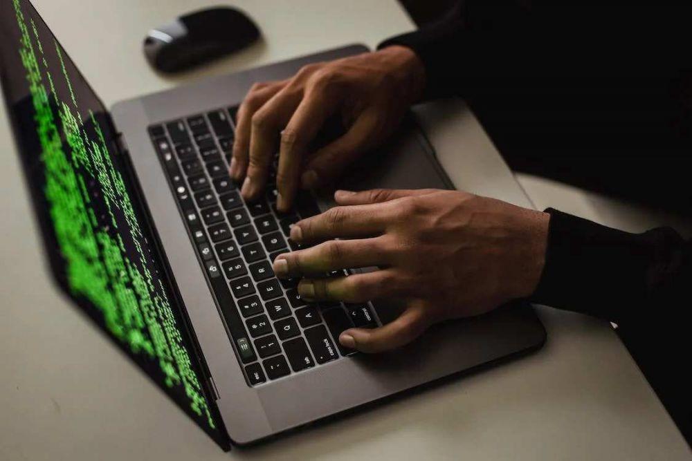 5 Cara Tampil Seperti Hacker, Bikin Kamu Terlihat Seperti Hacker