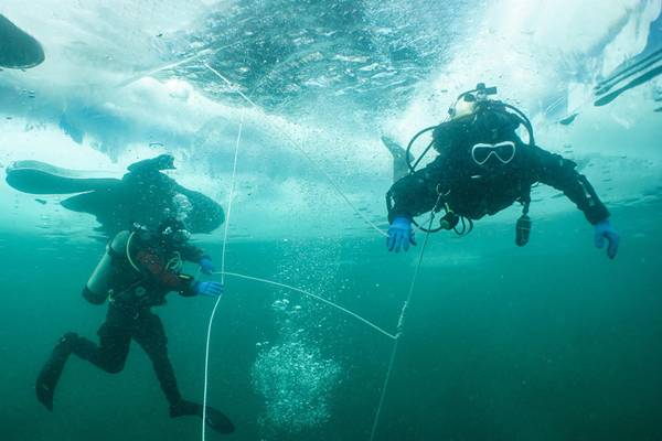 Ice diving sebagai jenis diving (padi.com)