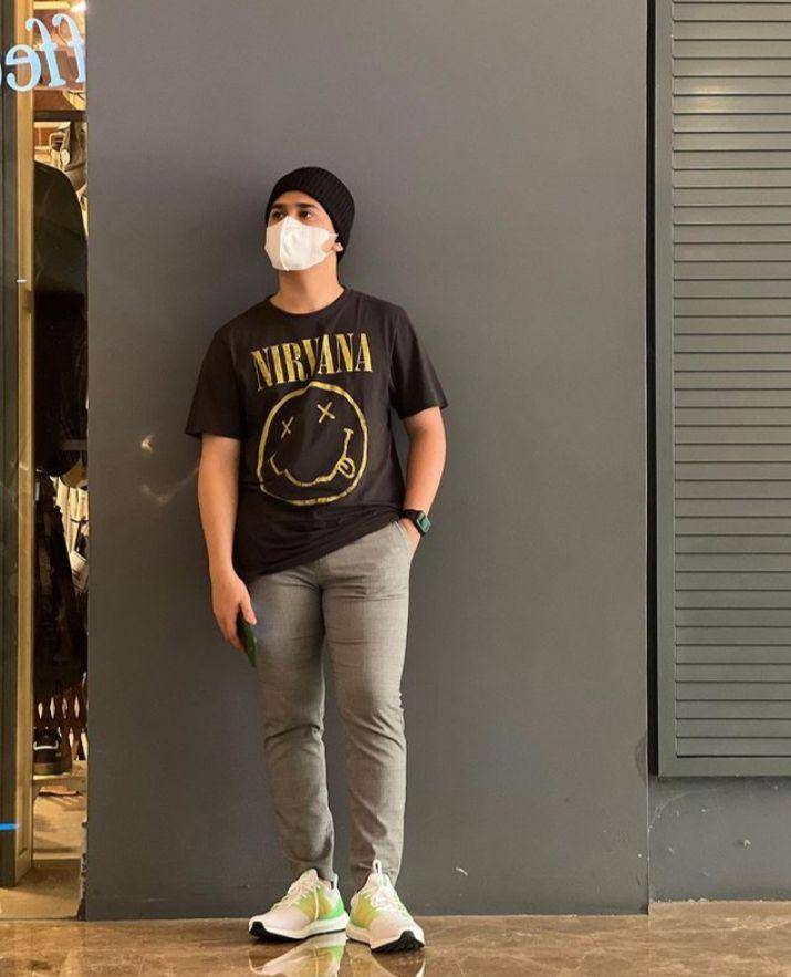 Padu padan celana chino Syakir Daulay (instagram.com/Syakir Daulay)