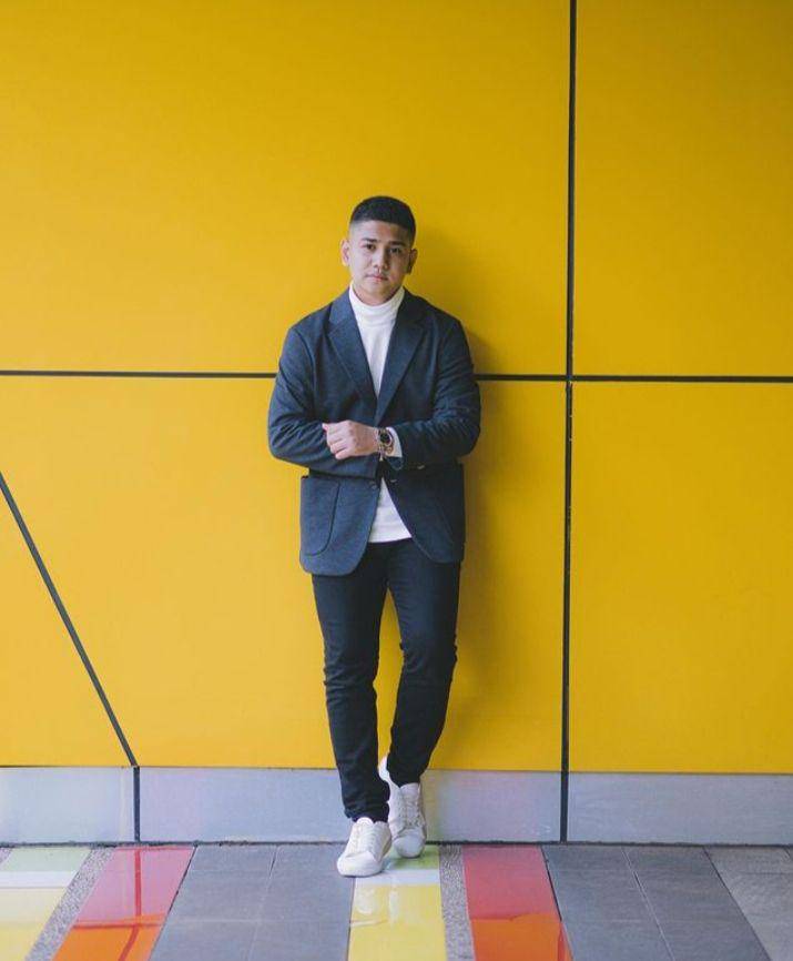 Padu padan celana chino Syakir Daulay (instagram.com/Syakir Daulay)
