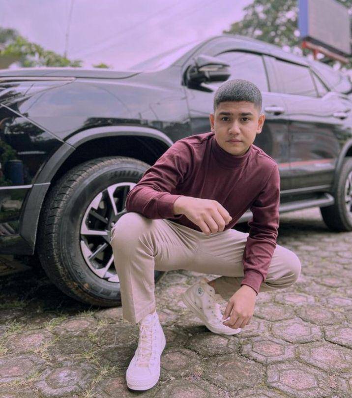 Padu padan celana chino Syakir Daulay (instagram.com/Syakir Daulay)