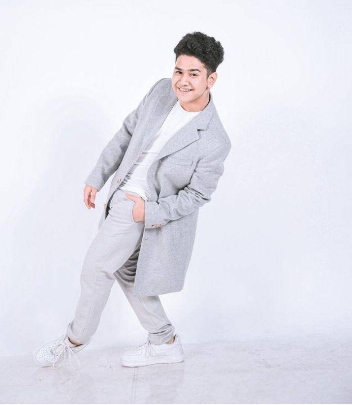 Padu padan celana chino Syakir Daulay (instagram.com/Syakir Daulay)