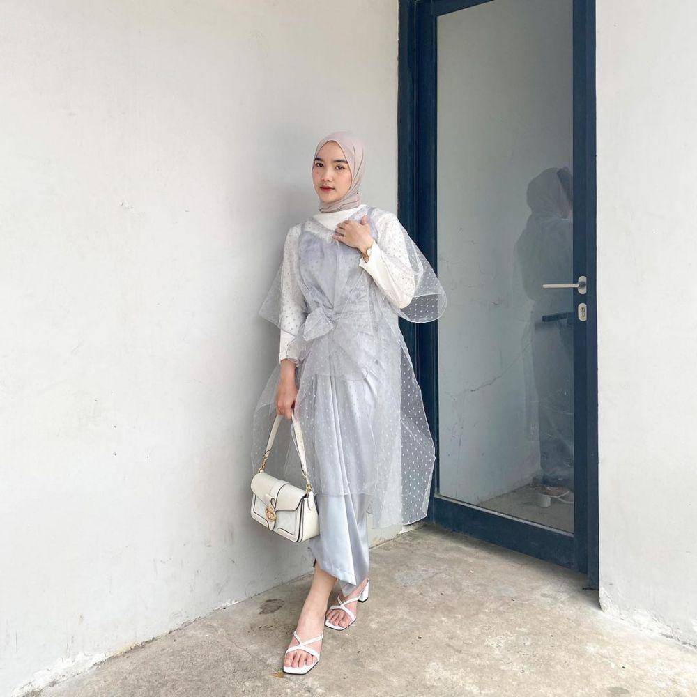 OOTD kondangan hijab paling dicari tahun 2022 (instagram.com/delaaayuu)
