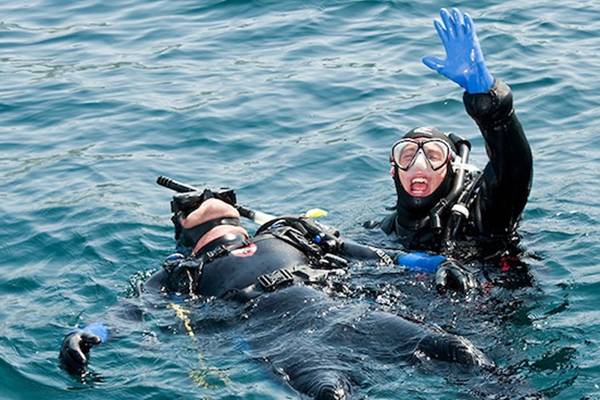 Rescue diving sebagai jenis diving (twofishdivers.com)