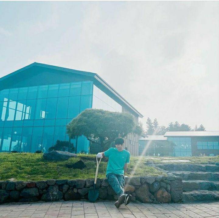 ootd Ahn Hyo Seop (instagram.com/imhyoseop)