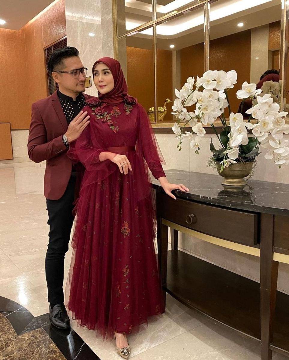 OOTD kondangan couple Fenita Arie (instagram.com/fenitarie)