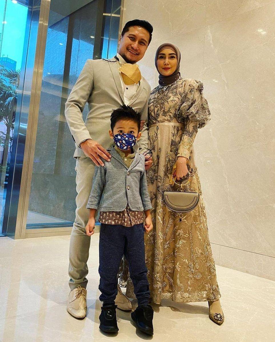 OOTD kondangan couple Fenita Arie (instagram.com/fenitarie)