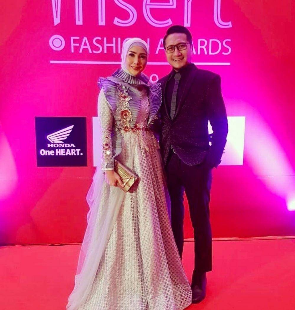 OOTD kondangan couple Fenita Arie (instagram.com/fenitarie)