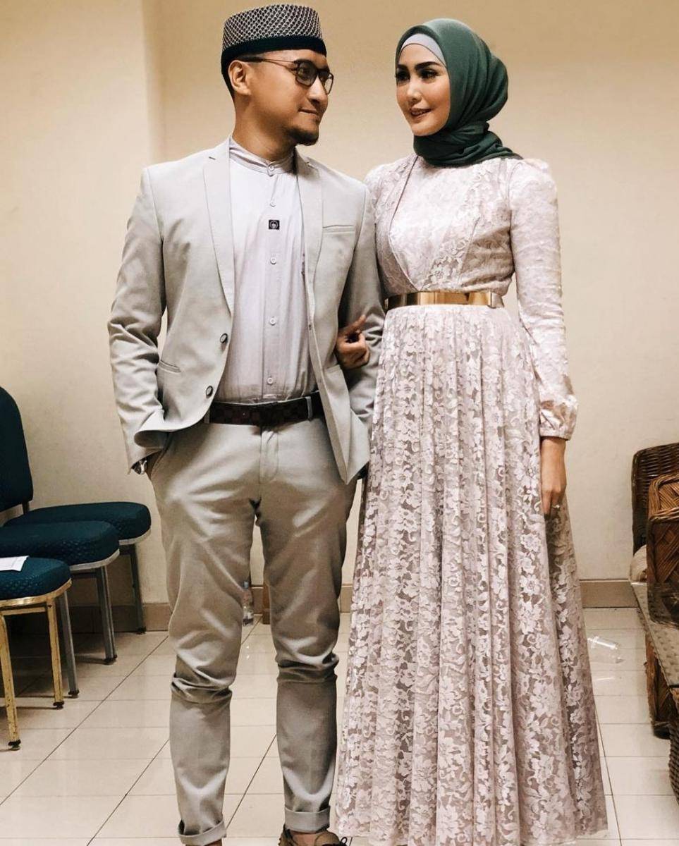 OOTD kondangan couple Fenita Arie (instagram.com/fenitarie)
