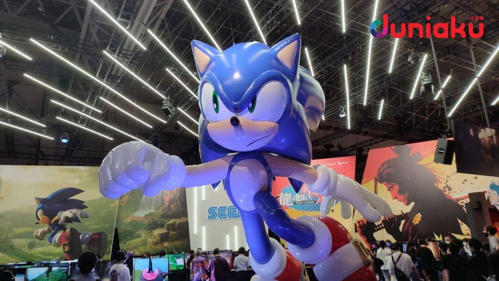 Sonic di booth SEGA Atlus TGS 2022. (Duniaku.com/Dimas Ramadhan)