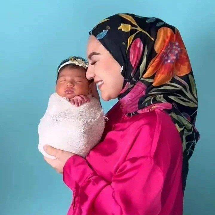 Irish Bella dan buah hati (instagram.com/debeulejohan2018)