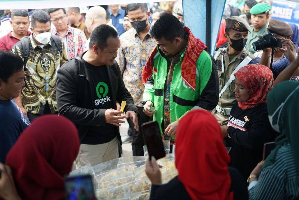 Gojek dan Pemko Medan jalin kerjasama strategis dalam Program Sakasanwira atau Satu Kelurahan Satu Sentra Kewirausahaan. (Dok. Gojek)