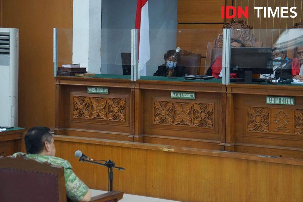 Terdakwa Irjen Napoleon Bonaparte usai jalani sidang di PN Jakarta Selatan pada Kamis (15/9/2022). (IDN Times/Aryodamar)