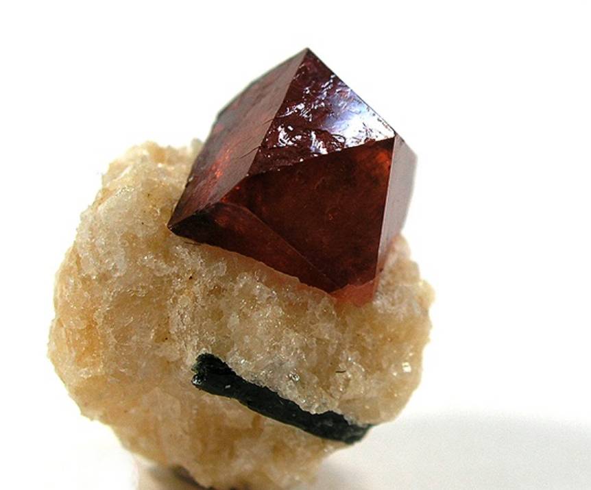 ilustrasi zircon (commons.wikimedia.org/ Robert M. Lavinsky)