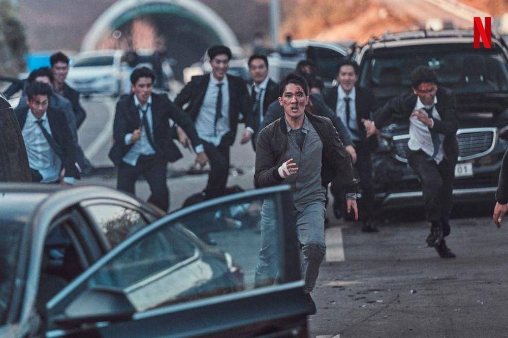 Park Tae Goo sedang dikejar oleh orang-orang dari organisasi mafia Bukseong (instagram.com/netflixkr)