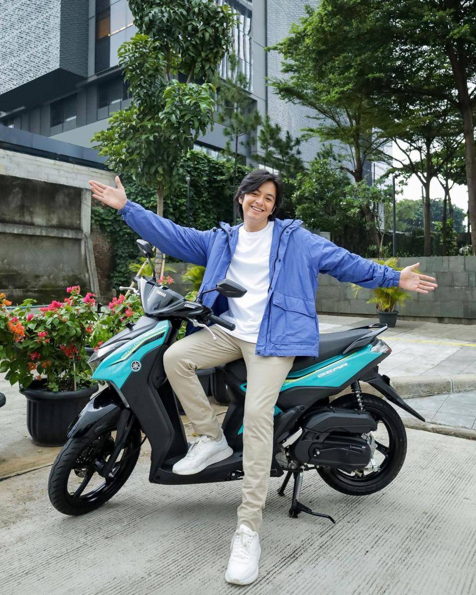 outfit ke kampus ala Angga Yunanda (instagram.com/anggayunandareal16)
