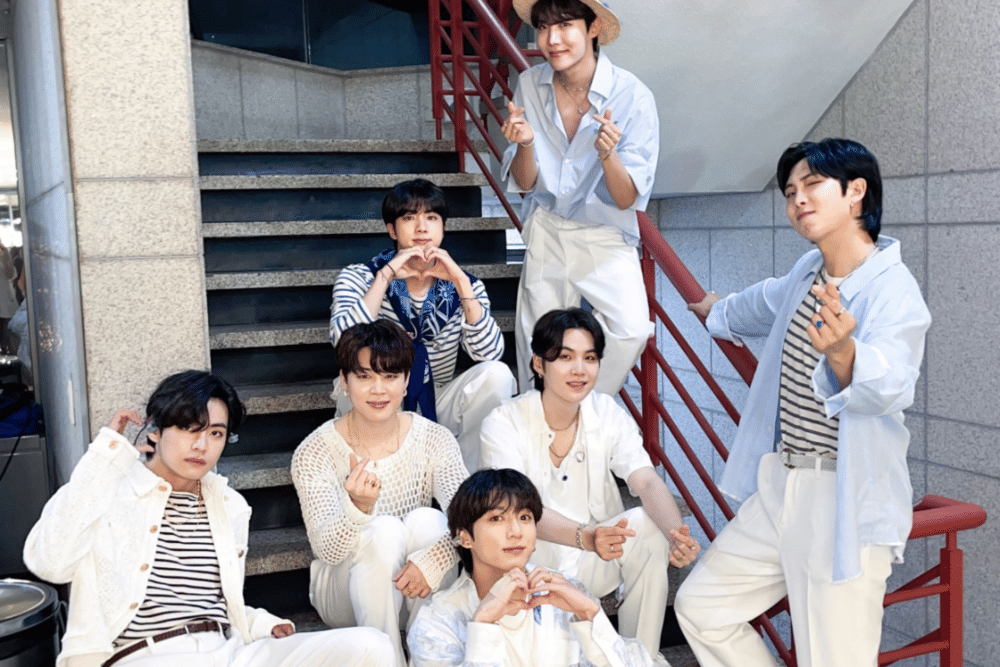 [QUIZ] Ini Member BTS yang Bakal Nembak Kamu di Depan Teman-Temanmu