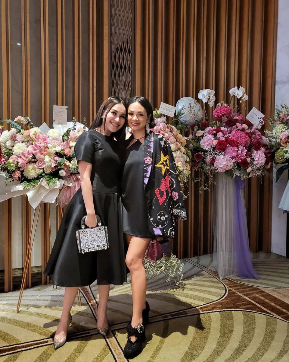 OOTD silk mini dress ala Ayu Ting Ting (instagram.com/ayutingting92)