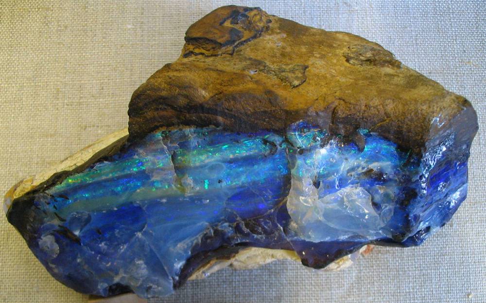ilustrasi opal (commons.wikimedia.org/ Aram Dulyan)