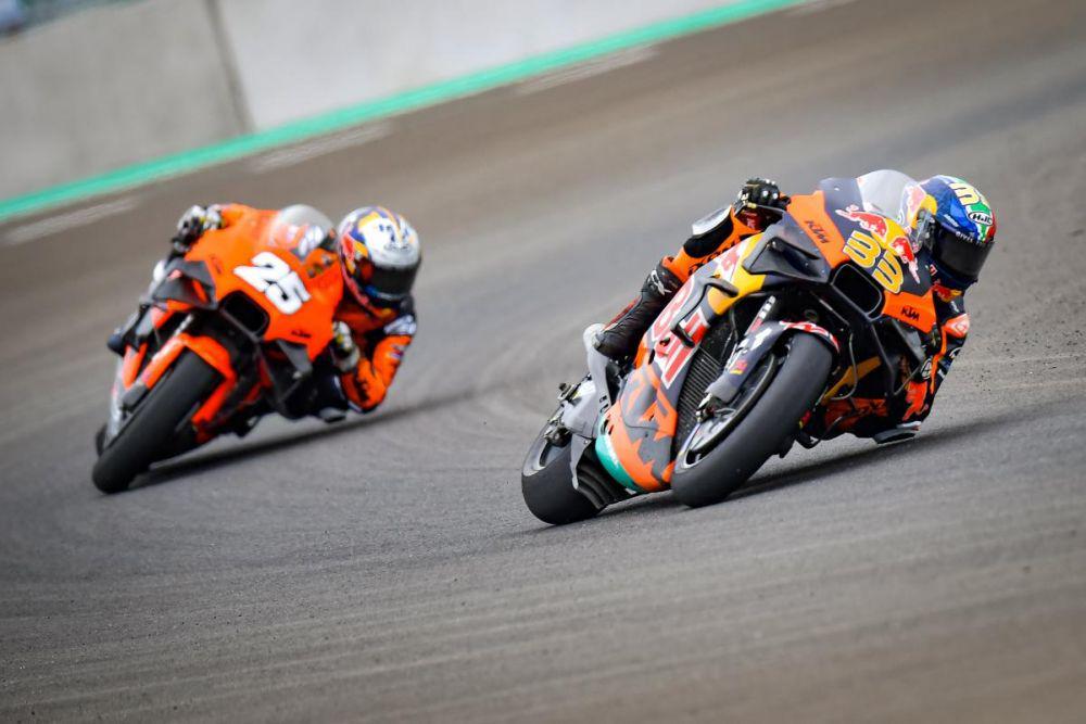 Augusto Fernandez Debut di MotoGP 2023, Formasi KTM Komplet