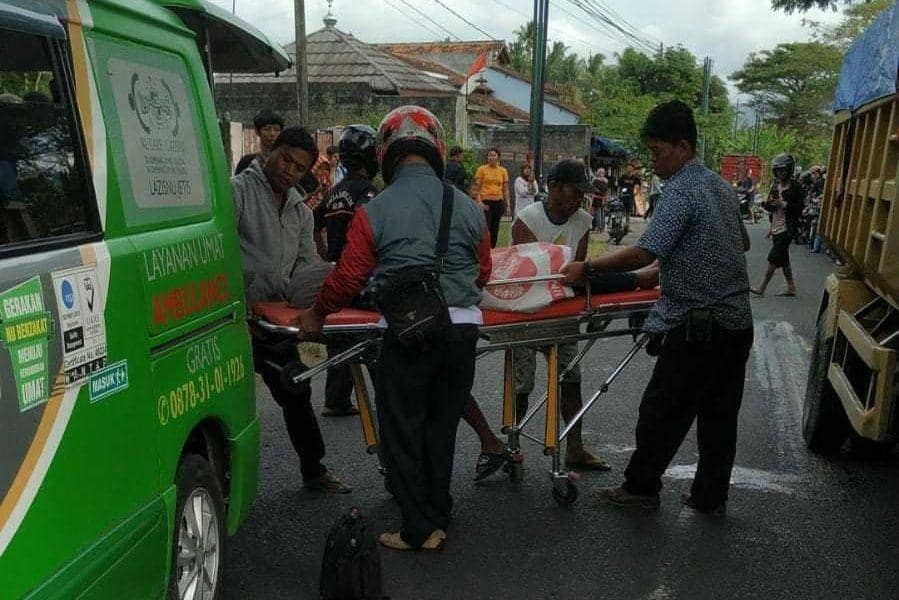 Evakuasi korban kecelakaan lalu lintas di Jalan Imogiri Timur, Denokan, Trimulyo, Jetis, Bantul, Kamis (15/9/2022). (Dok. Polres Bantul)