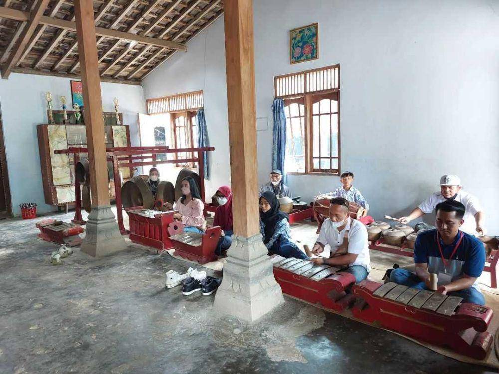 ilustrasi belajar gamelan (instagram.com/candirejo.mgl)