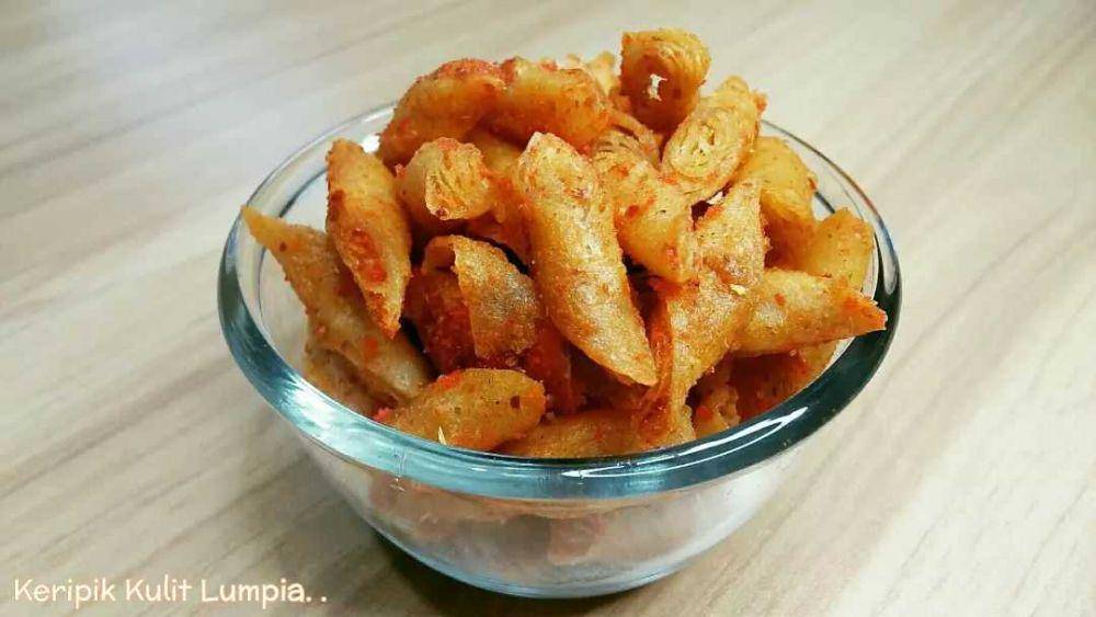 keripik kulit lumpia (instagram.com/triamlnd)