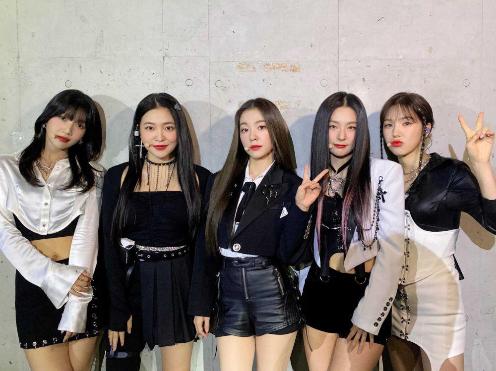 Red Velvet (Twitter.com/RVsmtown/)