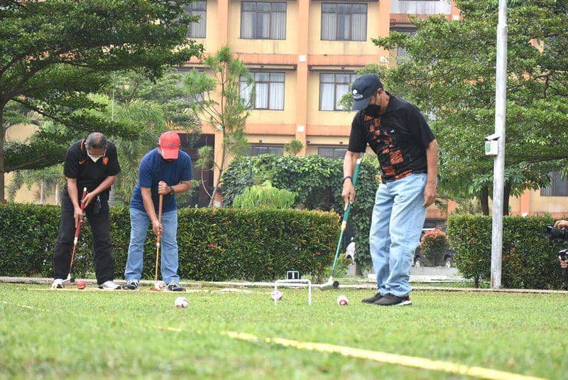 Olahraga Gateball yang dilakukan oleh pengunjung. (kliknusae.com)