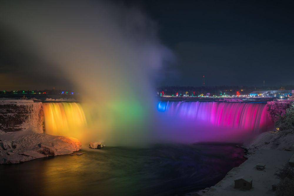 ilustrasi Niagara Falls Light Show (unsplash.com/bryangoffphoto)