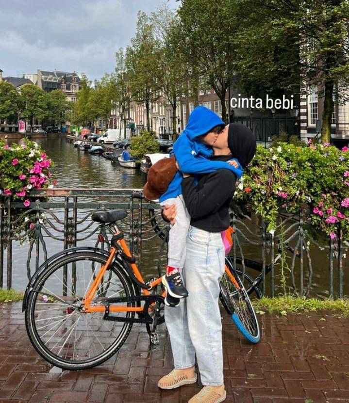 Potret Sekala dan mama, Ayudia. Instagram.com/ayudiac