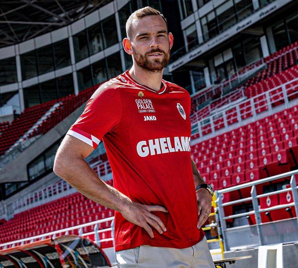 Vincent Janssen ketika resmi bergabung dengan Antwerp. (instagram.com/vincentjanssenofficial)