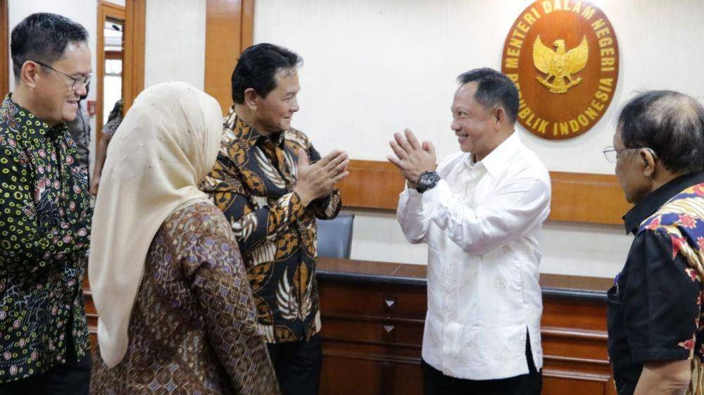 Ketua DKPP Heddy Lugito bersama jajaran bertemu dengan Menteri Dalam Negeri (Mendagri) Tito Karnavian (dok. DKPP)