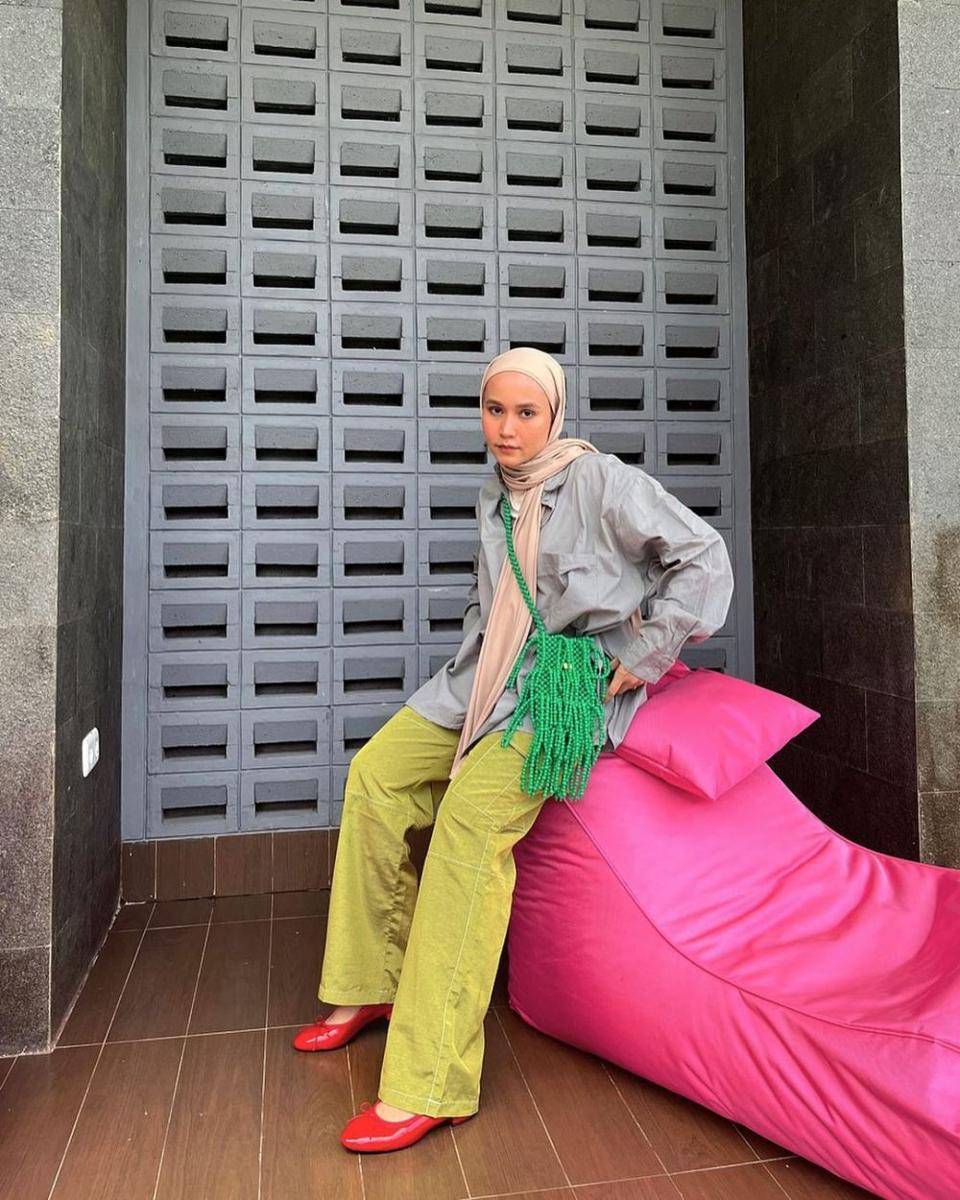 inspirasi outfit hijab warna lime (instagram.com/nissachair)