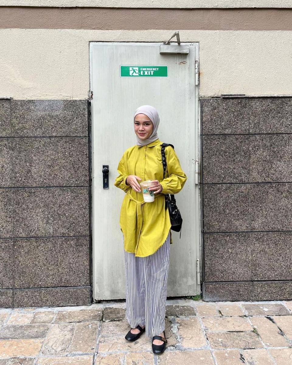 inspirasi outfit hijab warna lime (instagram.com/yurezalina)